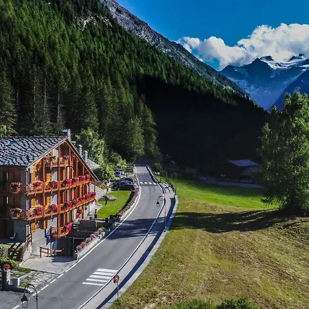 Le Bouquet Hotel